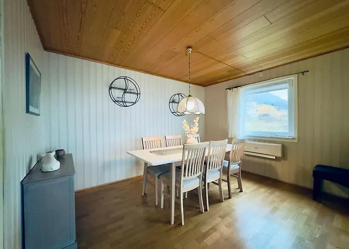 Дом отдыха The Yellow House Тромсё